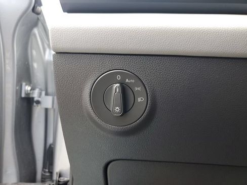 Certified 2023 Volkswagen Taos SE w/ Panoramic Sunroof Package FWD image 35
