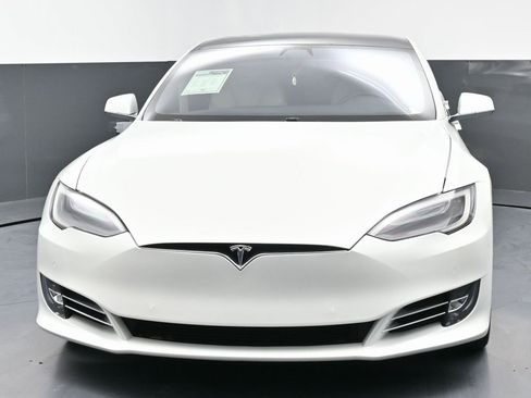Used 2020 Tesla Model S Long Range Plus image 4
