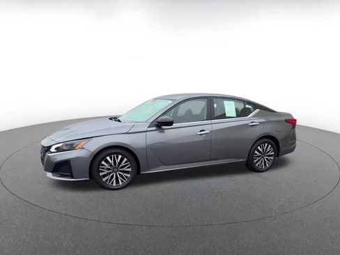 Used 2024 Nissan Altima 2.5 SV image 7