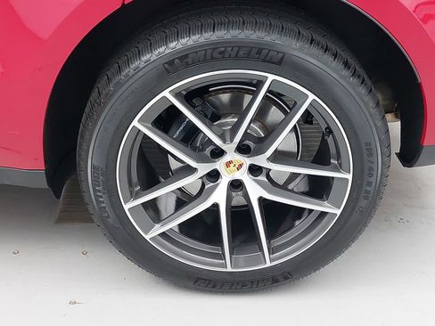 Certified 2025 Porsche Macan image 36