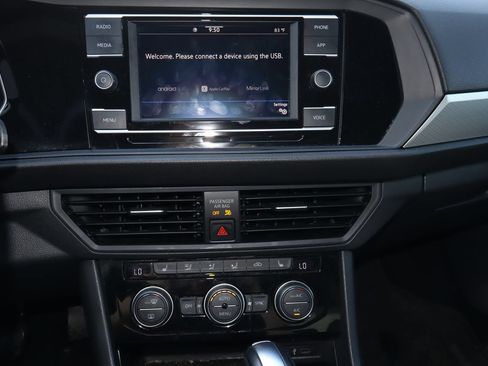 Used 2020 Volkswagen Jetta R-Line FWD image 7
