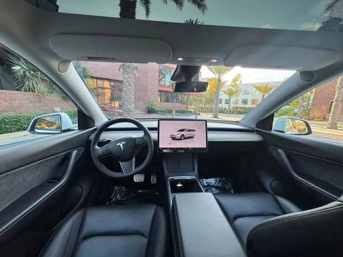 Used 2022 Tesla Model Y Long Range AWD/4WD image 6