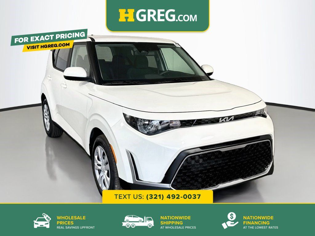 Used 2025 Kia Soul LX FWD image 1