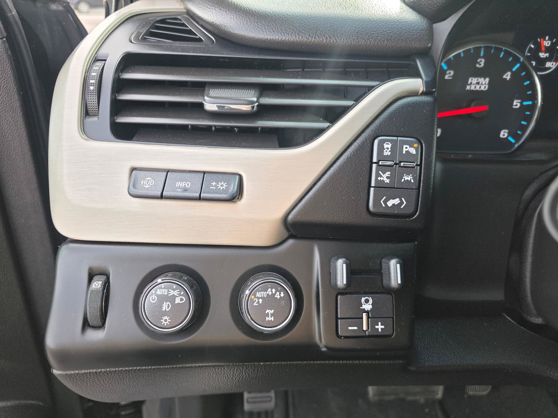 Used 2019 GMC Yukon Denali w/ Denali Ultimate Package AWD/4WD image 17