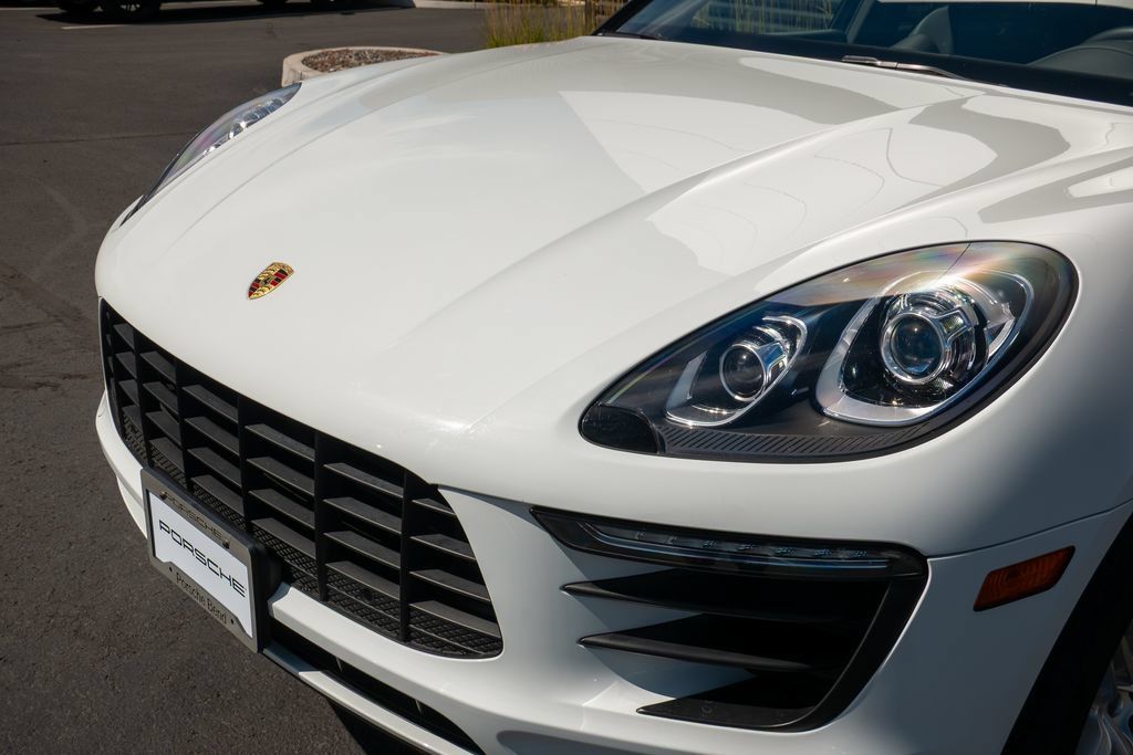 Used 2018 Porsche Macan AWD/4WD image 24