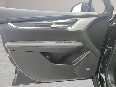 Used 2025 Cadillac XT5 Premium Luxury image 12