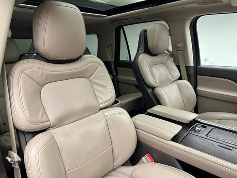 Used 2023 Lincoln Navigator L Reserve AWD/4WD image 10