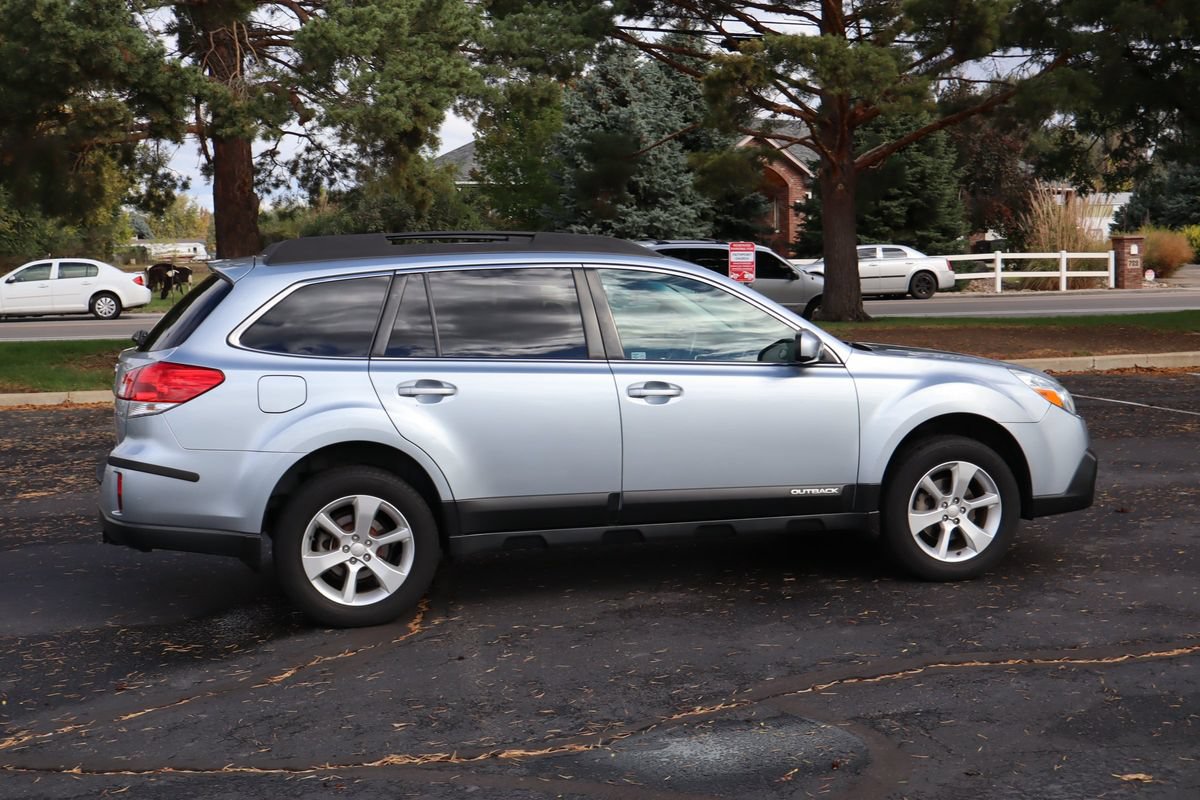 Used 2013 Subaru Outback 2.5i Premium AWD/4WD image 4