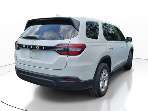 Used 2024 Honda Pilot LX image 5