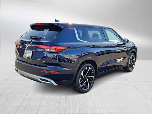 Used 2022 Mitsubishi Outlander SE image 8