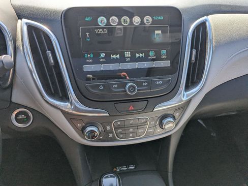 Used 2018 Chevrolet Equinox Premier image 14