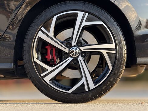 Used 2024 Volkswagen GTI SE w/ SE Leather Seats Package image 18