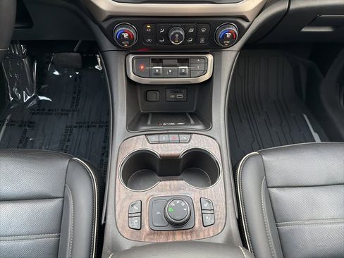 Used 2022 GMC Acadia Denali w/ Denali Ultimate Package image 30