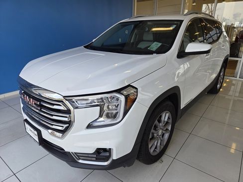 Used 2023 GMC Terrain SLT image 1