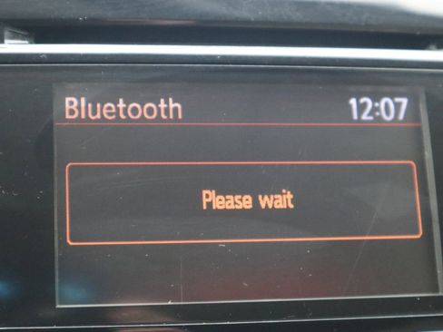 Used 2015 Nissan Rogue SV w/ SV Moonroof Package image 68