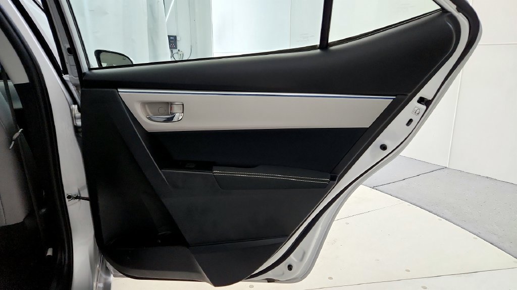 Used 2016 Toyota Corolla LE FWD image 19