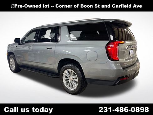 Used 2023 GMC Yukon XL SLE w/ Gmc Pro Safety Plus Package AWD/4WD image 3