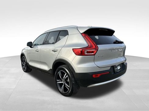 Used 2025 Volvo XC40 B5 Core image 9