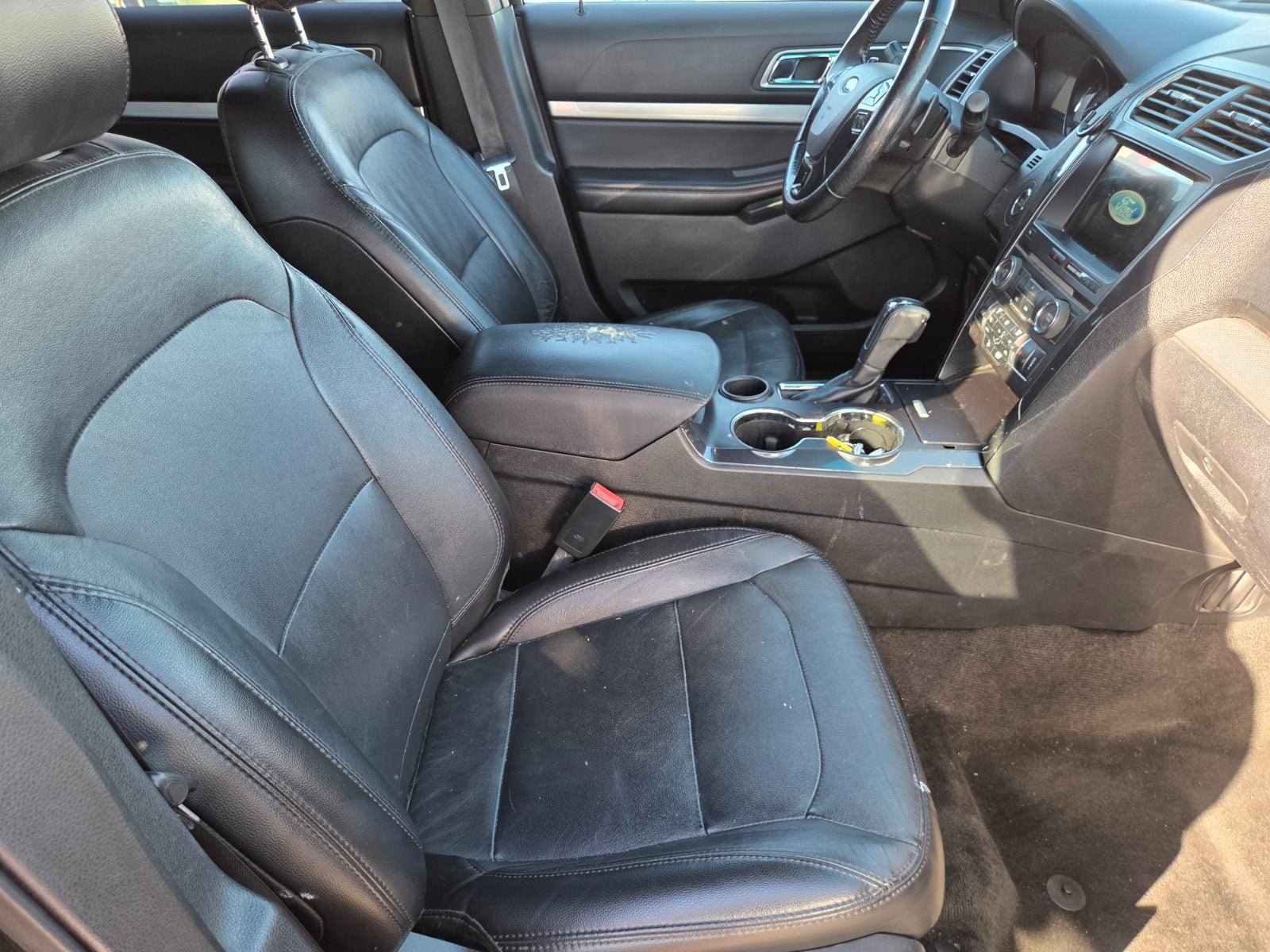 Used 2017 Ford Explorer XLT w/ Equipment Group 202A FWD image 16