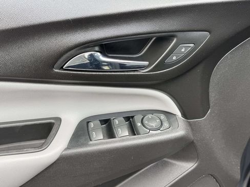 Used 2020 Chevrolet Equinox LS w/ LS Convenience Package FWD image 18