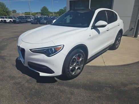 Used 2022 Alfa Romeo Stelvio Ti AWD/4WD image 9