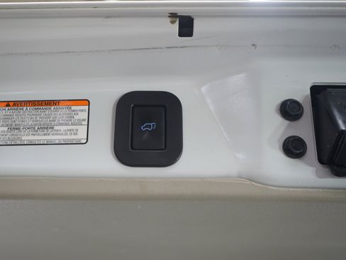 Used 2018 Toyota Sienna XLE w/ XLE Navigation Package FWD image 11