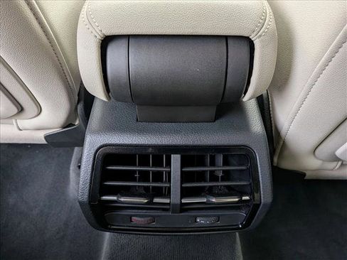 Used 2020 Audi Q3 2.0T Premium w/ Convenience Package image 16