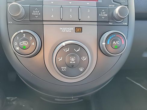 Used 2010 Kia Soul FWD image 14