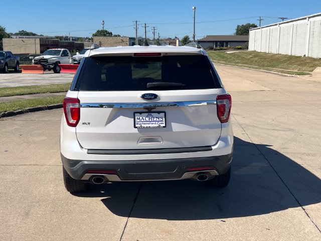 Used 2018 Ford Explorer XLT FWD image 4