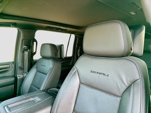 Used 2021 GMC Yukon XL Denali w/ Denali Ultimate Package AWD/4WD image 13