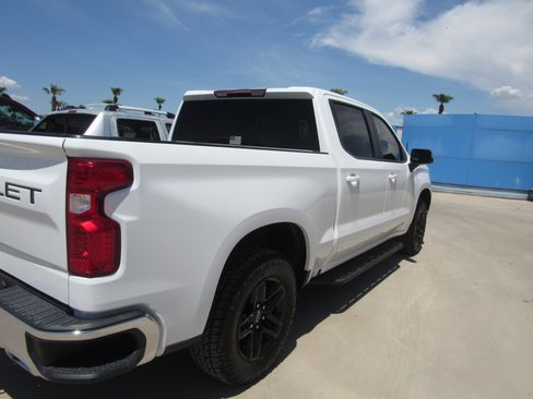 Used 2022 Chevrolet Silverado 1500 LT w/ Z71 Off-Road Package AWD/4WD image 3