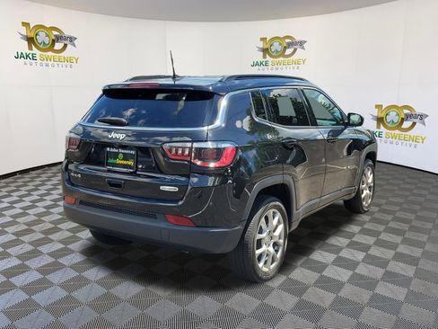 Used 2022 Jeep Compass Latitude AWD/4WD image 3