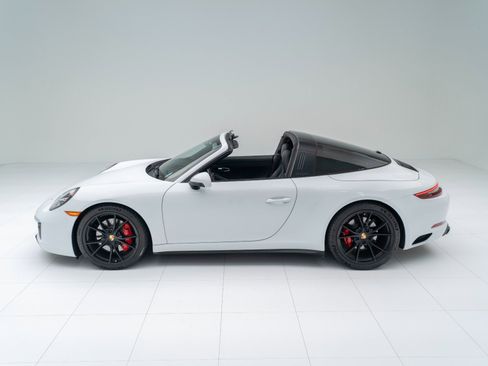 Used 2019 Porsche 911 Targa 4S image 2