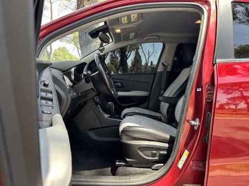 Used 2019 Chevrolet Trax LT w/ Driver Confidence Package image 17