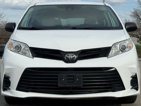 Used 2020 Toyota Sienna L image 9