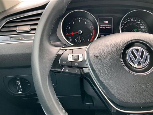 Used 2020 Volkswagen Tiguan SE FWD image 16