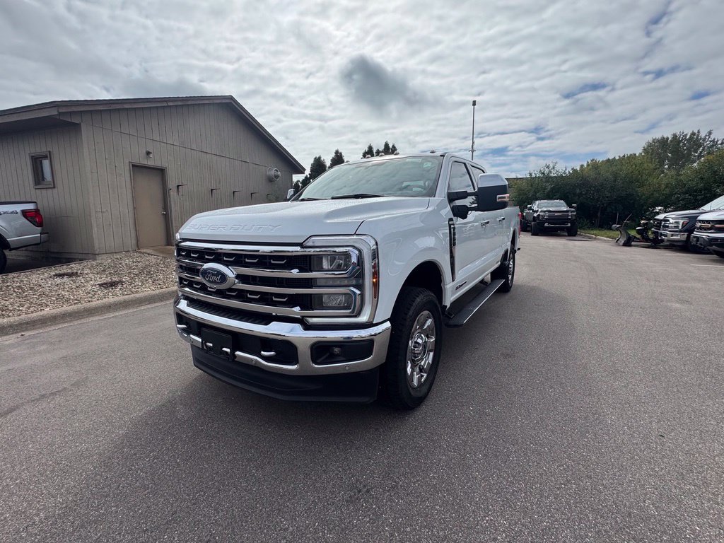 Used 2024 Ford F350 4x4 Crew Cab Super Duty image 2