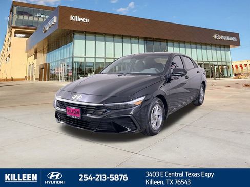 New 2025 Hyundai Elantra SE image 3