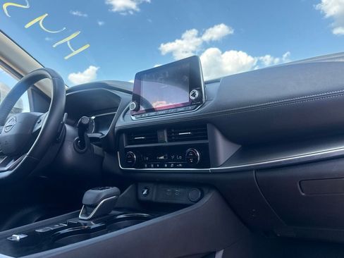 Certified 2025 Nissan Rogue SV FWD image 26
