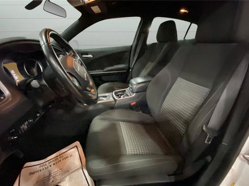 Used 2023 Dodge Charger SXT image 4