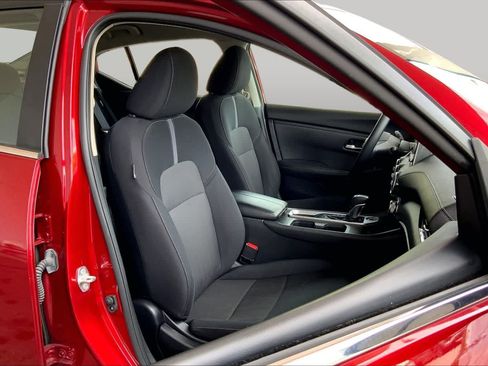 Used 2024 Nissan Sentra SV FWD image 9