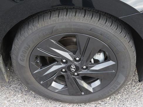 Used 2023 Hyundai Elantra SEL image 11
