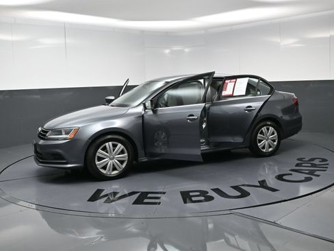 Used 2017 Volkswagen Jetta S w/ Jetta S Cold Weather Package FWD image 21