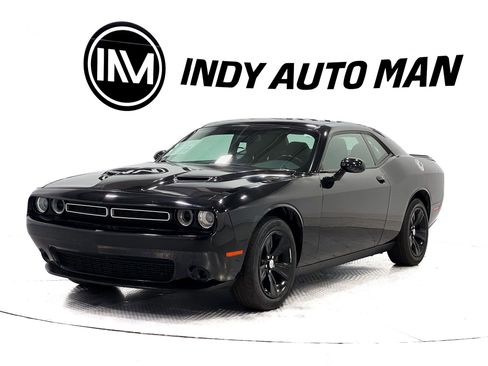Used 2022 Dodge Challenger SXT RWD image 8