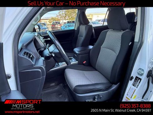 Used 2018 Toyota 4Runner SR5 AWD/4WD image 10