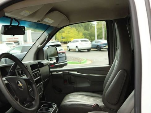 Used 2013 Chevrolet Express 2500 image 20