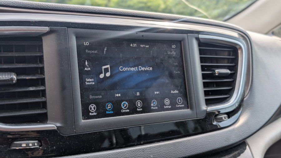 Used 2018 Chrysler Pacifica Touring Plus w/ Tire & Wheel Group FWD image 14