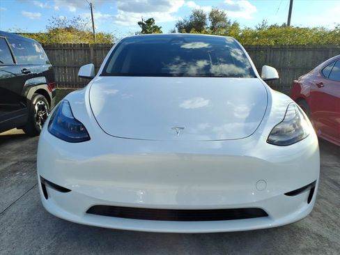 Used 2024 Tesla Model Y Long Range image 2