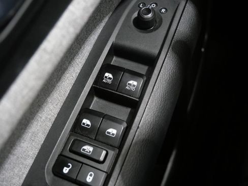 Used 2025 Jeep Compass Latitude w/ Sun & Sound Group AWD/4WD image 14