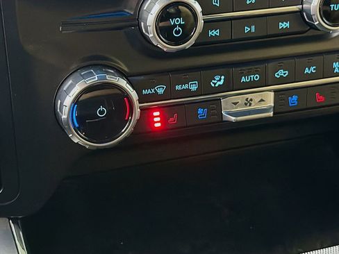 Used 2022 Ford F150 Lariat w/ Max Trailer Tow Package image 23